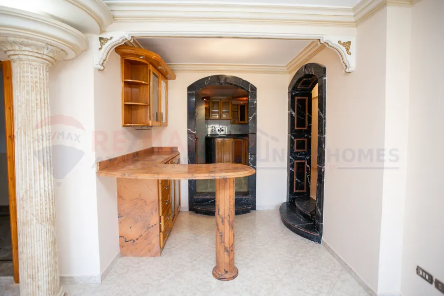 شقة للبيع 180م  لوران (متفرع من ش الاقبال)