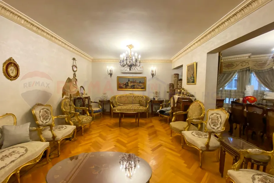 شقة للبيع 150 م ستانلي (خطوات من الترام)