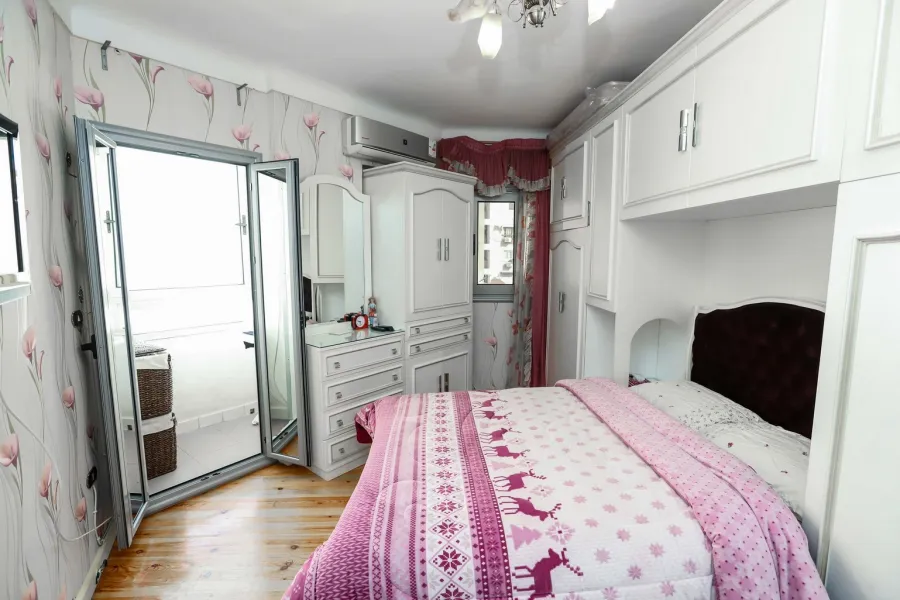 شقة للبيع 160م كفرعبده -خطوات من ش أبوقير