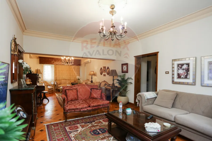 شقة للبيع 200 م زيزينيا ( خطوات من قصر المجوهرات )