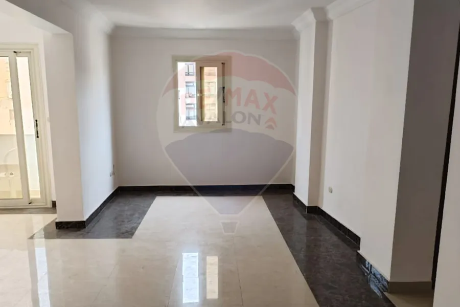 شقة للبيع 200 م جناكليس (خطوات من ش أبوقير)