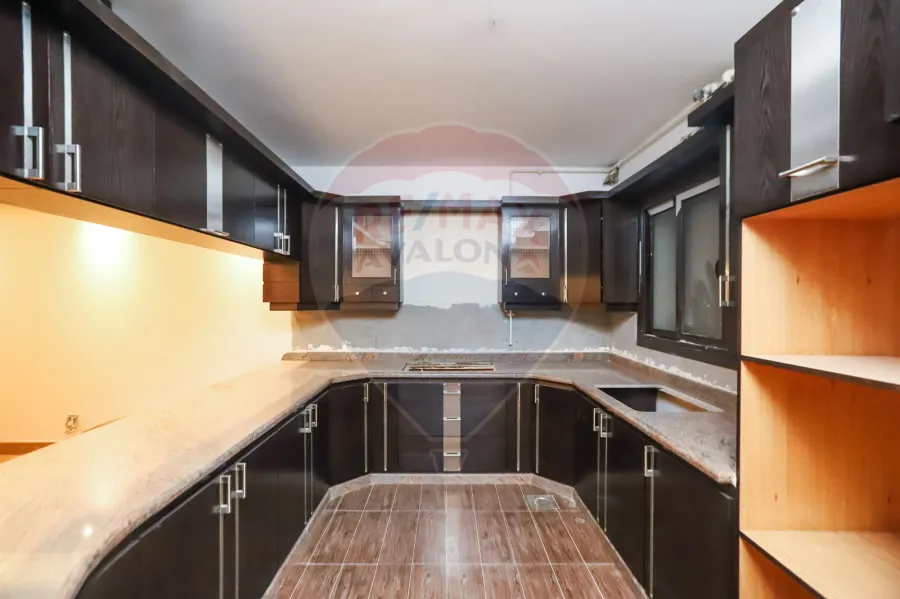 شقة للبيع 315م كفر عبده (ش أمير البحار)