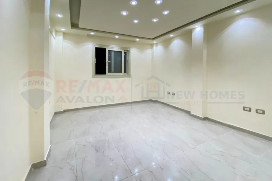 Apartment for sale 150 m Gleem (directly on the sea)