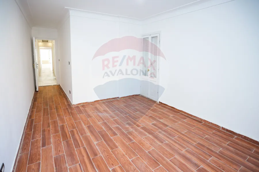 (شقة للبيع 275 م السرايا (أول نمرة متفرع من البحر