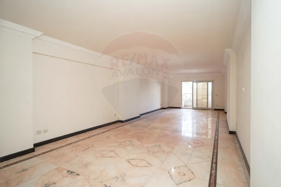 شقة للبيع 230 م جليم (ش أبو قير) - أول سكن