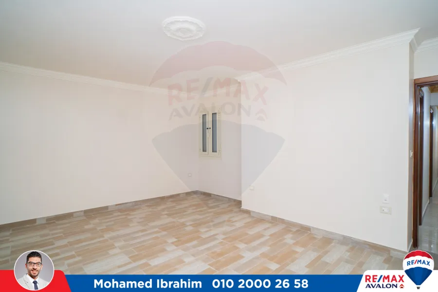 شقة اداري للايجار 220 م سموحة (ش ادمون فريمون)