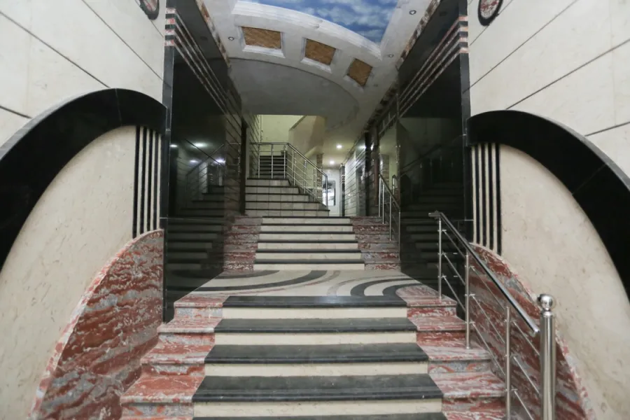 شقة للايجار مفروش 165م  الازاريطة (على البحر مباشرة)