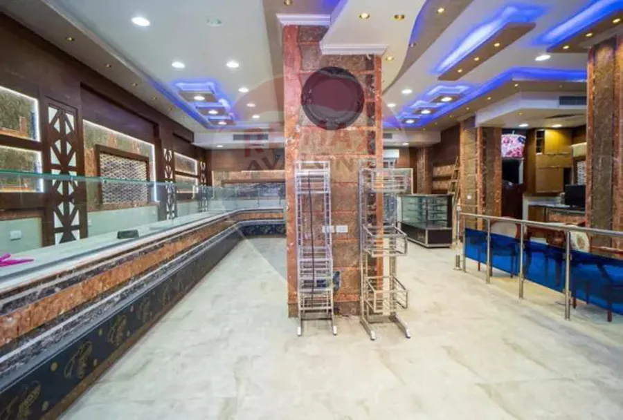 محل للايجار 150 م لوران (على الترام مباشرة)