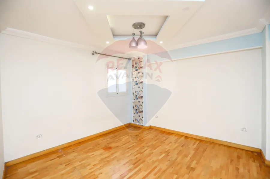 شقة للبيع 200 م كفر عبده ( ش سكينة بنت حسين)