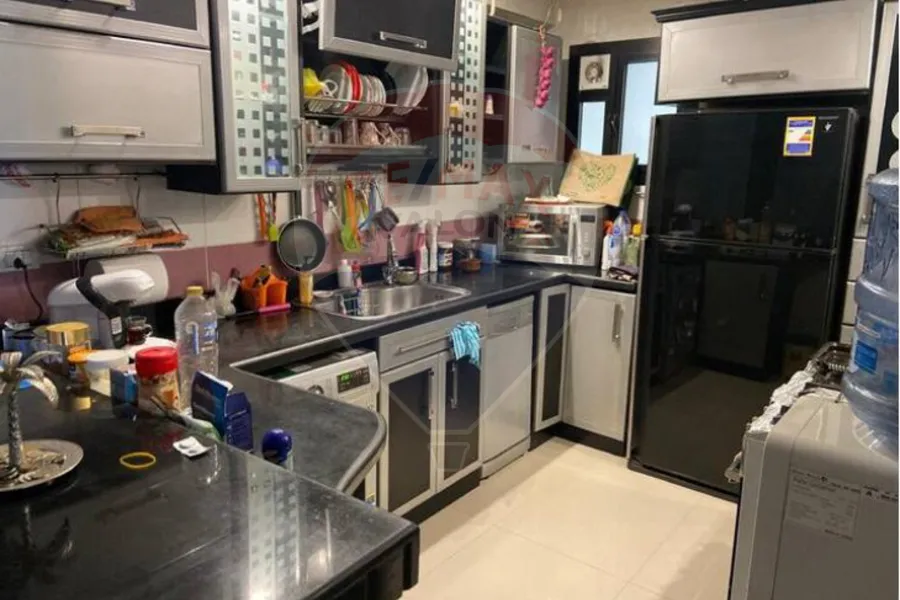 شقة للبيع 160 م كامب شيزار (شارع ممفيس)