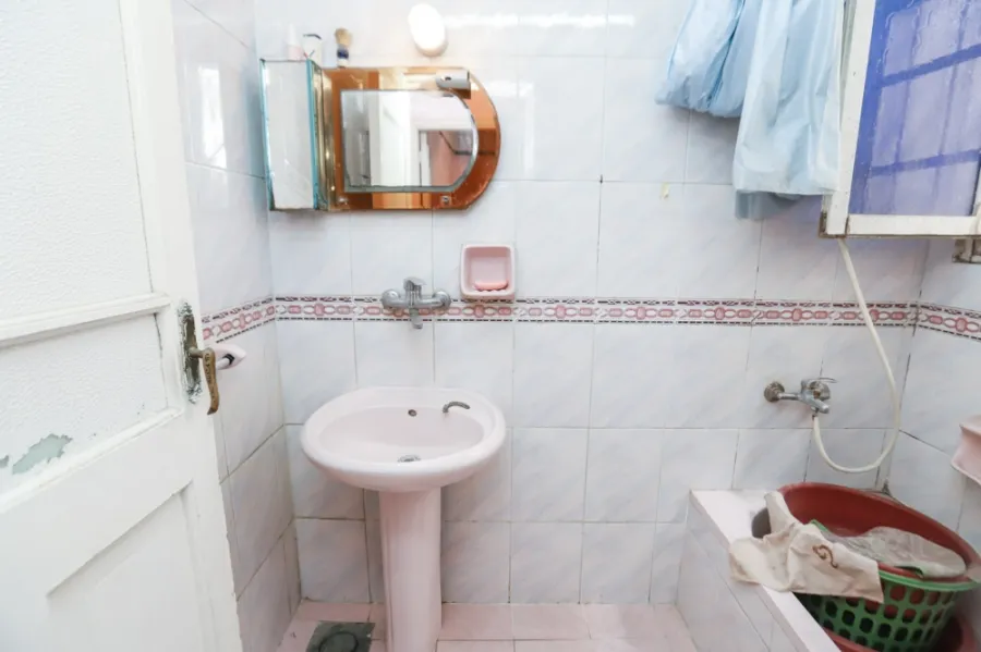 شقة للبيع 100م صافى - كليوباترا - خطوات من البحر