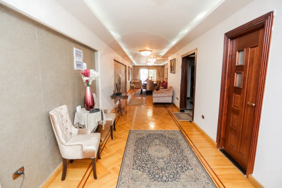 شقة للبيع 400 م زيزينيا (خطوات من متحف المجوهرات)