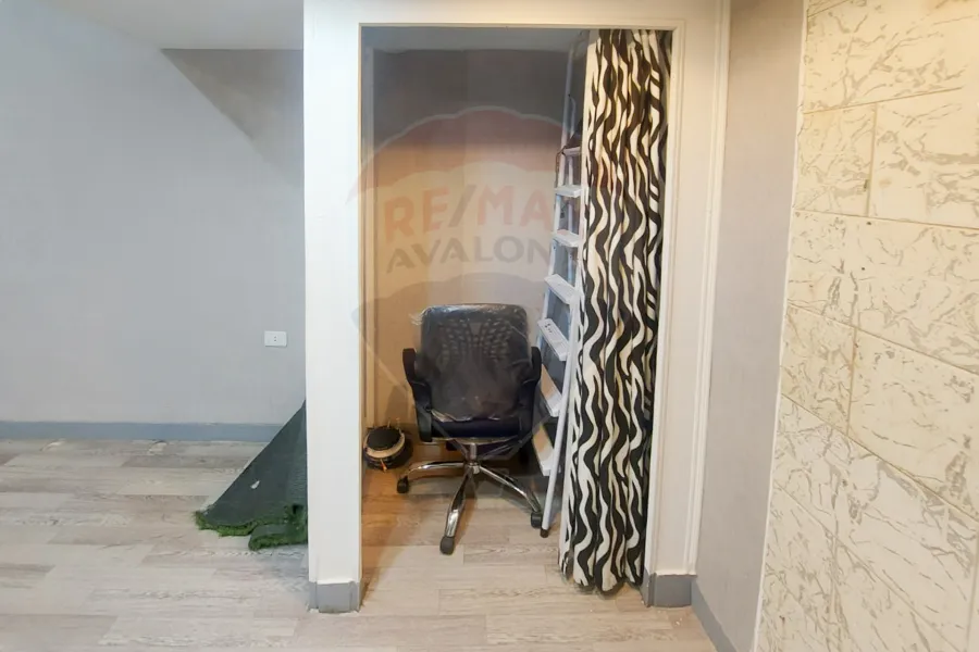 محل للايجار30 م لوران (خطوات من مستشفي سيتي)