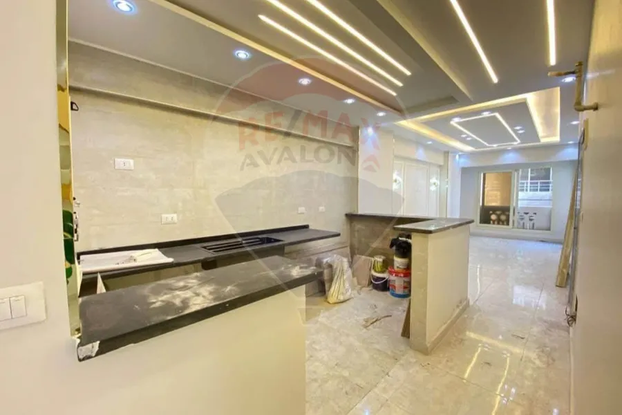 شقة للبيع 135 م سابا باشا (خطوات من البحر)