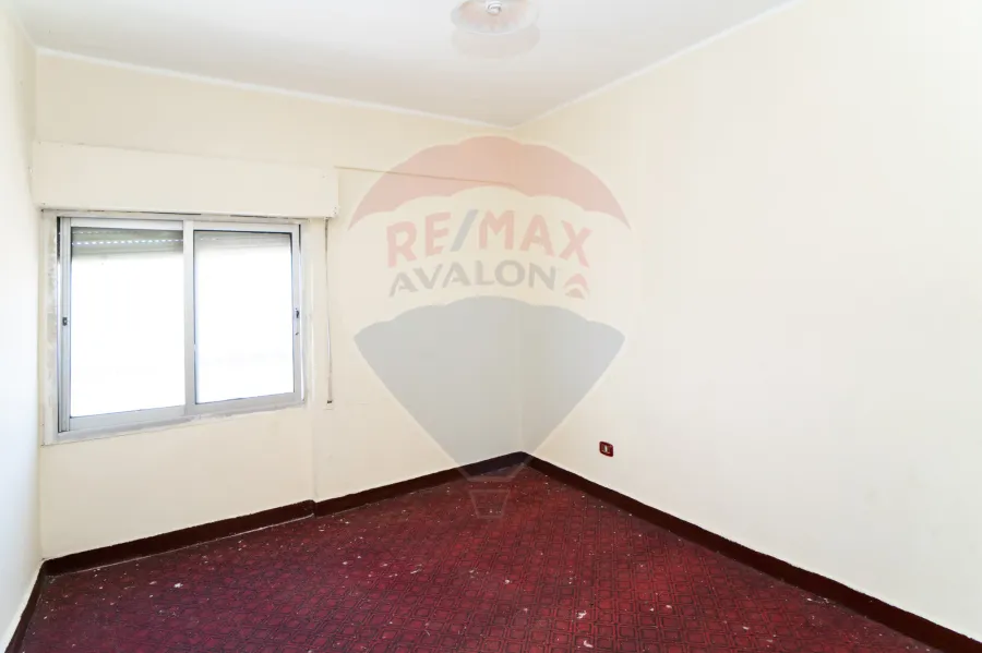 شقة للبيع 100 م المنتزه (ش ملك حفنى)