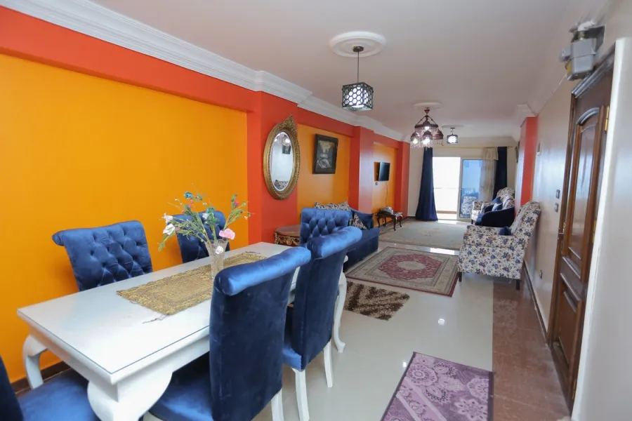 شقة للايجار مفروش 165م  الازاريطة (على البحر مباشرة)