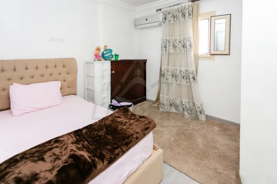 شقة للبيع 140 م كفر عبده (ش ابراهيم راضي)