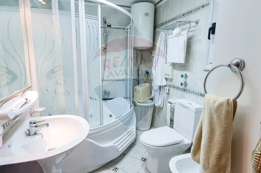 شقه للايجار المفروش 137 م سان ستيفانو (علي البحر مباشرة)