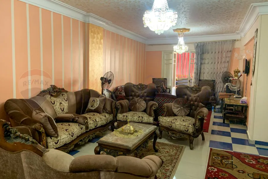 شقة للبيع 200 م كامب شيزار (ش بور سعيد )