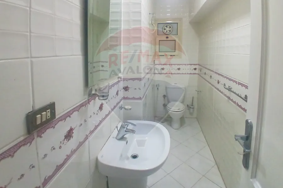 شقة للبيع 160 م لوران (ش عبد الحميد الديب)