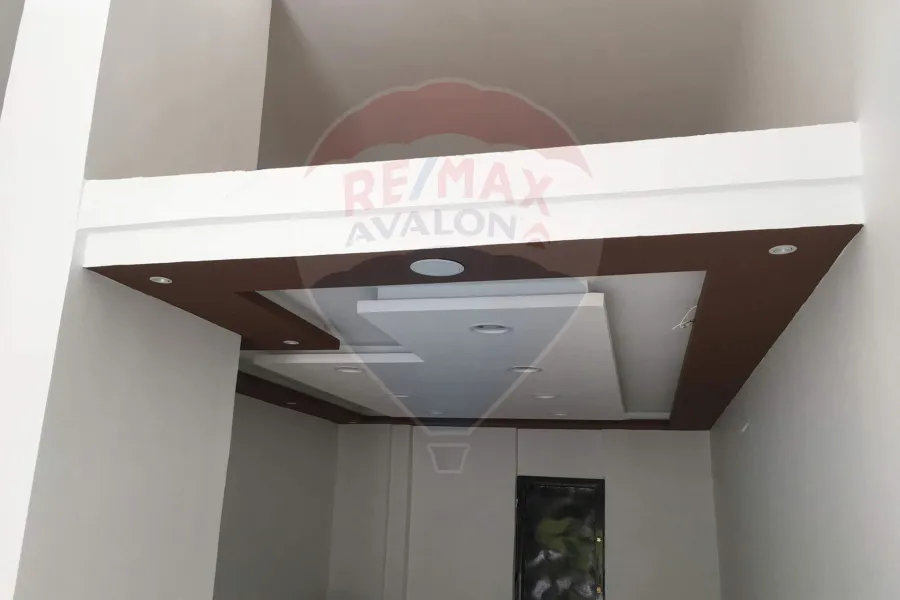 محل + صندرة للبيع  65 م سموحة (ش الشهداء - امام جامعة فاروس)