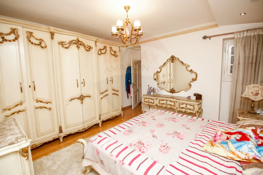 شقة للبيع 170 م كامب شيزار (خطوات من كوبري الجامعه)