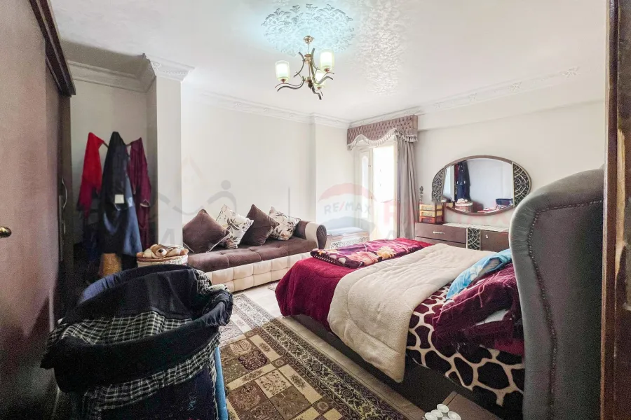 شقة للبيع 105 م زيزينيا (ش الامير جميل)