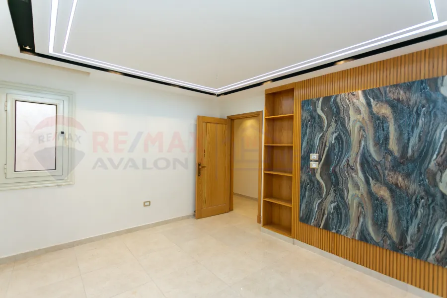 شقة للبيع 280 م جليم (ش ابو قير مباشرة)