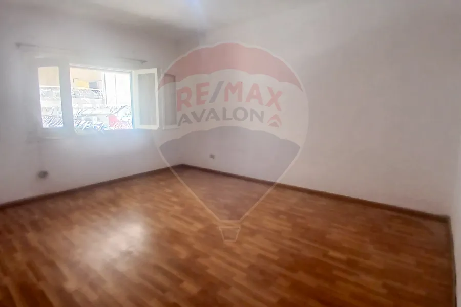 شقة للبيع 170 م لوران (خطوات من ش الاقبال)