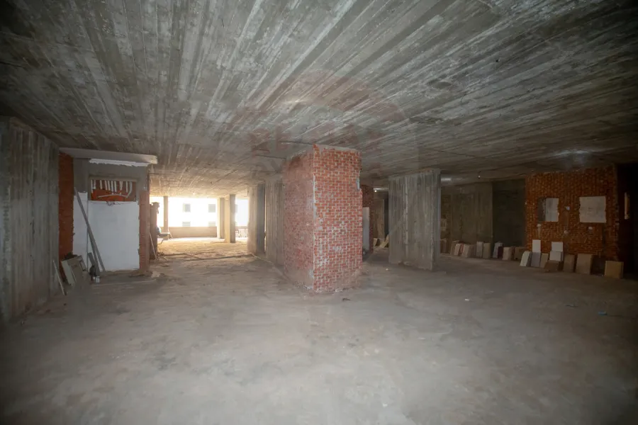 ميزان تجاري 870 م للبيع - رشدي (ش احمد شوقي - على الترام مباشرة)