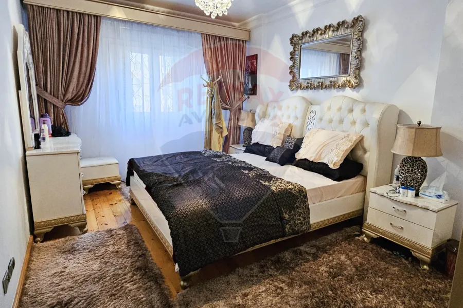 شقة للبيع 165 م لوران (خطوات من ش شعراوي)