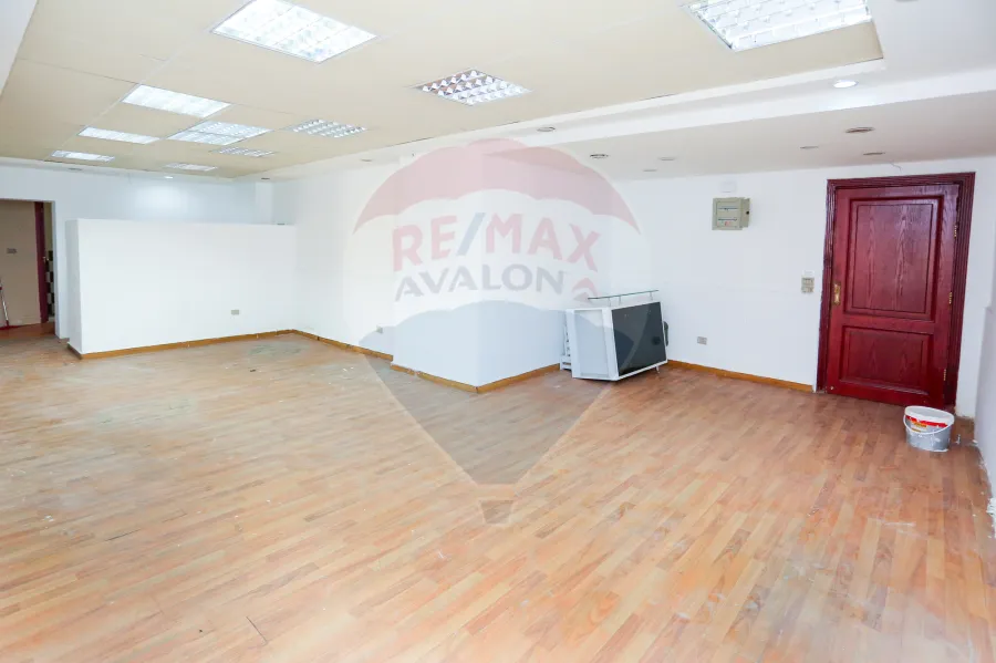 مقر إداري للإيجار 250 م رشدي (بجوار مطعم هارديز)