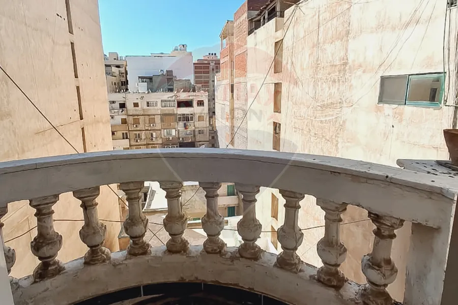 شقة للبيع 150 م خطوات من ش أبوقير (خلف كنيسة جناكليس)