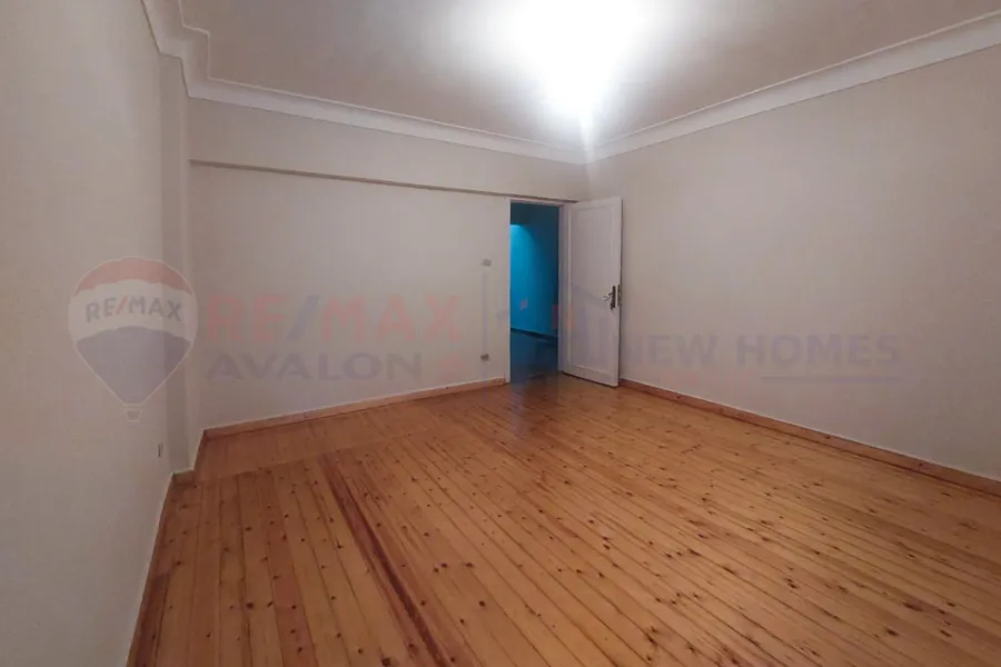 شقة للبيع 145 م سموحة (ش مصطفي كامل)