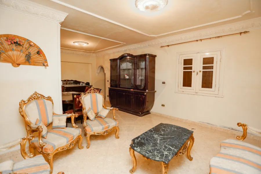 شقة للإيجار المفروش 142م  سموحة (شارع هيلتون بلازا)