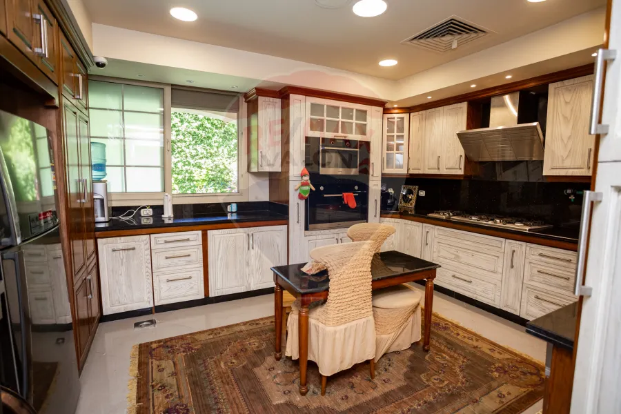 فيلا للبيع (العروبة رويال) كينج مريوط 580 م استلام فوري