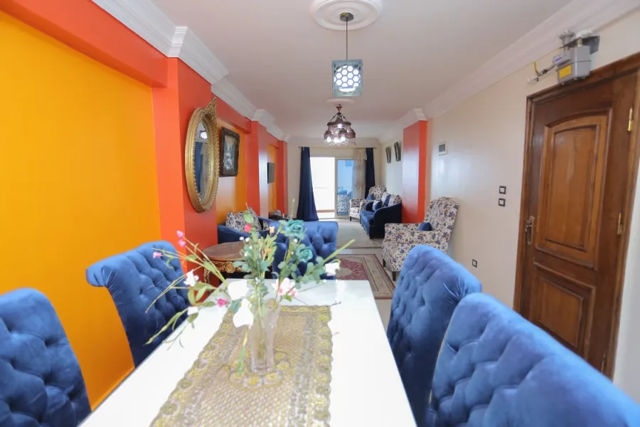 شقة للايجار مفروش 165م  الازاريطة (على البحر مباشرة)