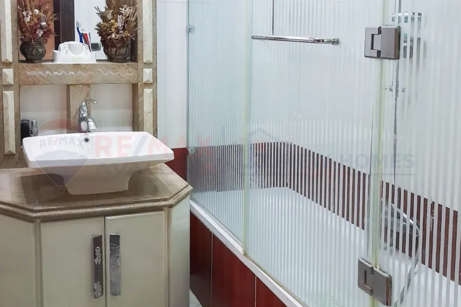 شقة للبيع 205 م السرايا (بجوار شاطئ المحروسة)