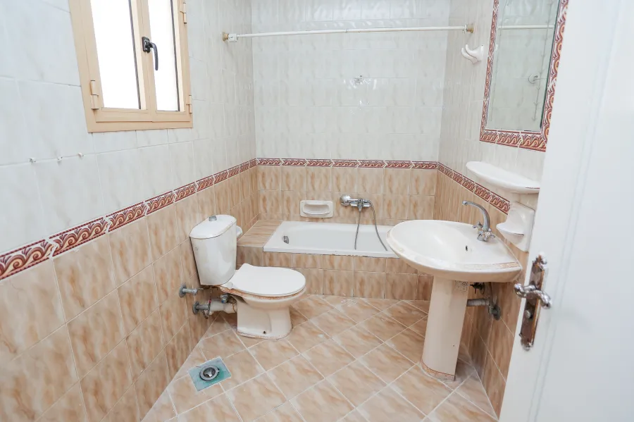 شقة للايجار 200 م كفر عبده (خطوات من حديقة اللمبي)