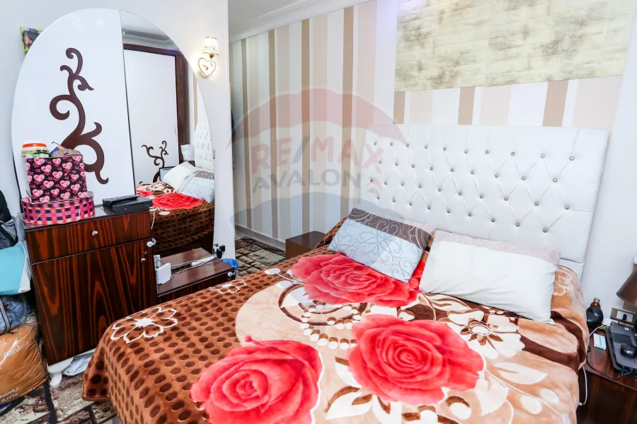 Apartment For Sale 80 m Sidi Gaber (Steps From Mosheir St.)