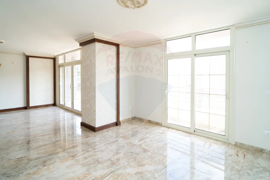 شقة للايجار 235 م سبورتنج (ش ابو قير)