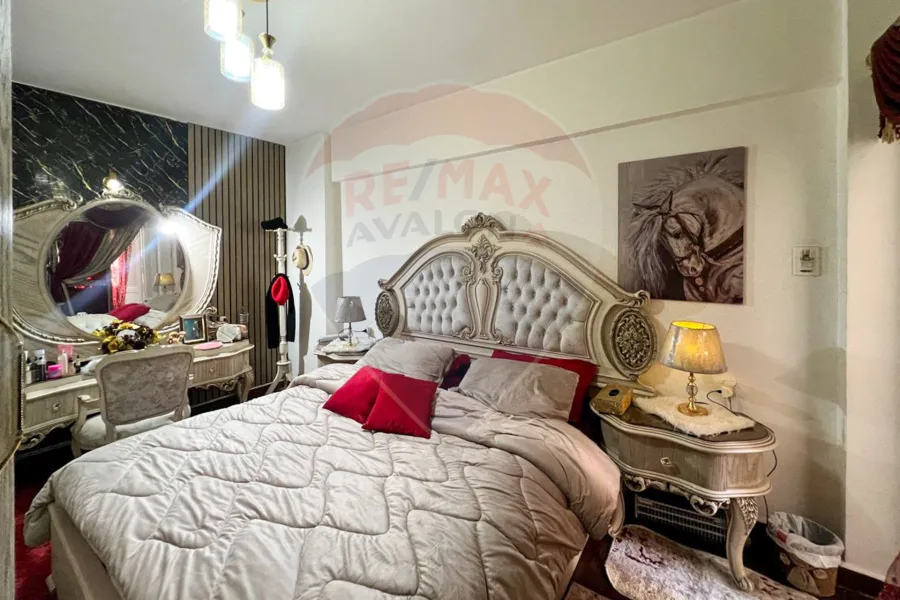 شقة للايجار المفروش127 م لوران (ش أبو قير)