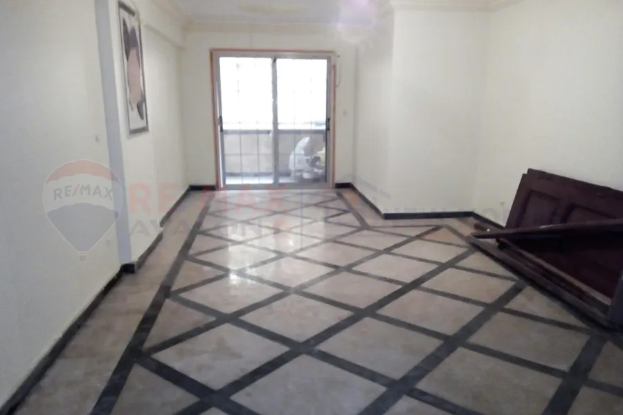 Administrative apartment for rent 210 m (net) El-Nozha Airport (on the Highway)