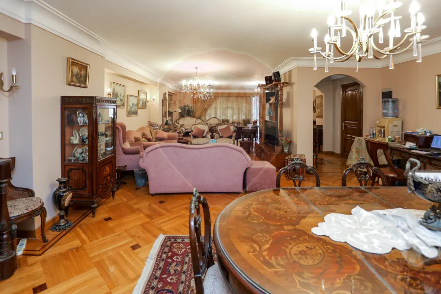 شقة للبيع 255 م سموحة (ش كمال الدين صلاح)