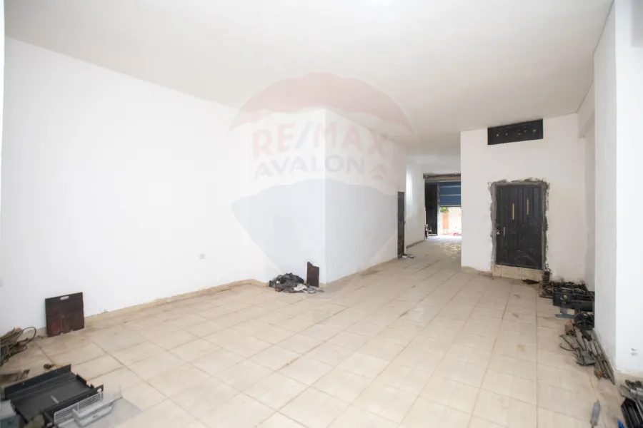 محل للبيع 90 م كامب شيزار (شارع المكتبات)