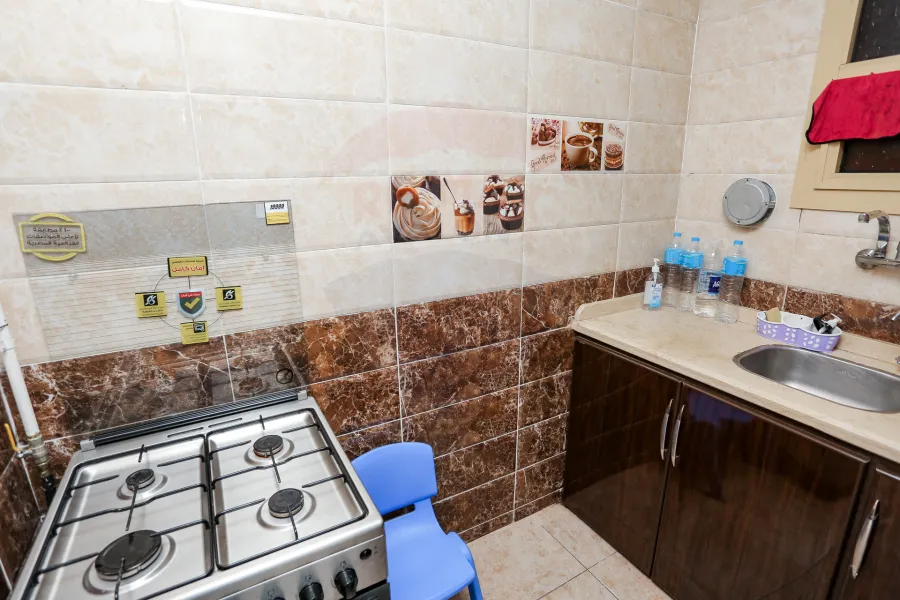 محل + ميزان للإيجار 300 م محرم بك (ش صالح الحديني)