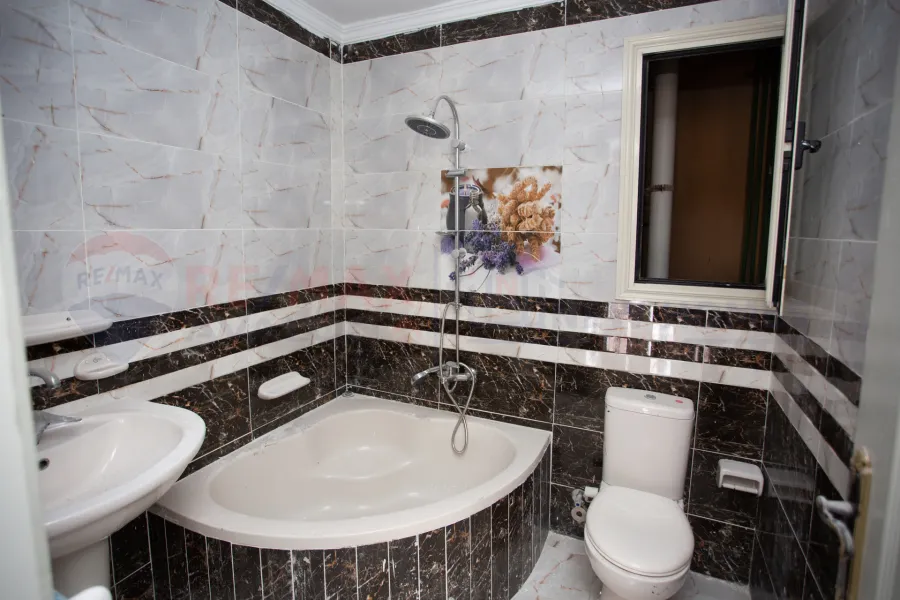 شقة للبيع 185 م لوران (متفرع من ش الاقبال)