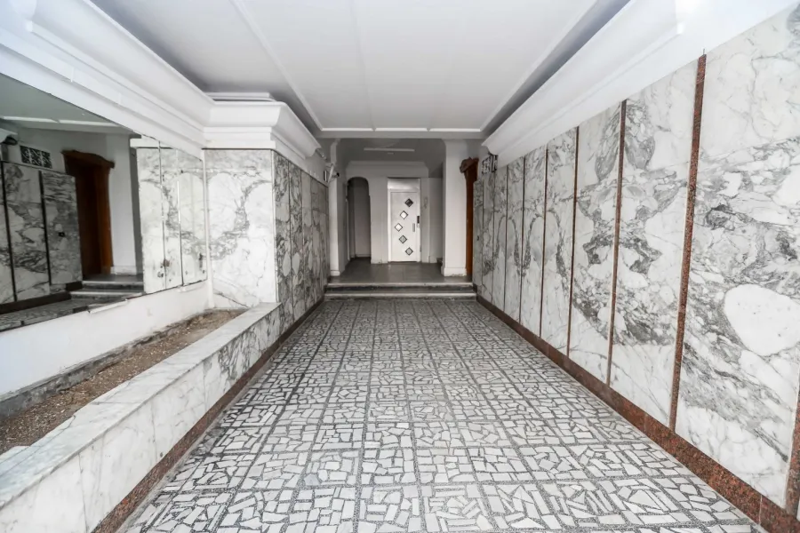 شقة للبيع 160م كفرعبده -خطوات من ش أبوقير