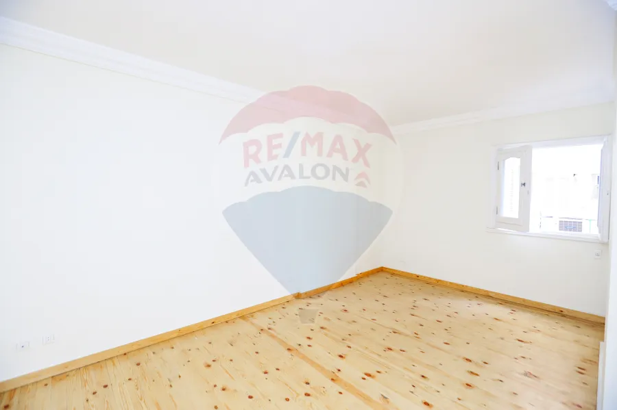 شقة للبيع 255 م جليم ( شارع ابو قير الرئيسي )