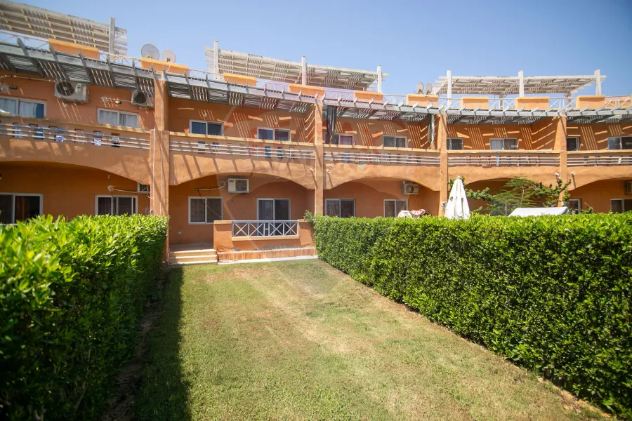 شالية بجاردن للبيع (رويال بيتش - رأس الحكمة) 80 م + 62 م جاردن